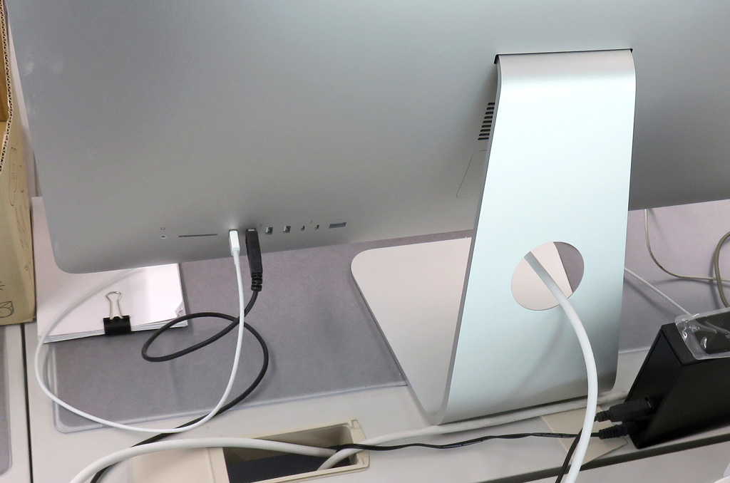 スマホで背面の配線撮影